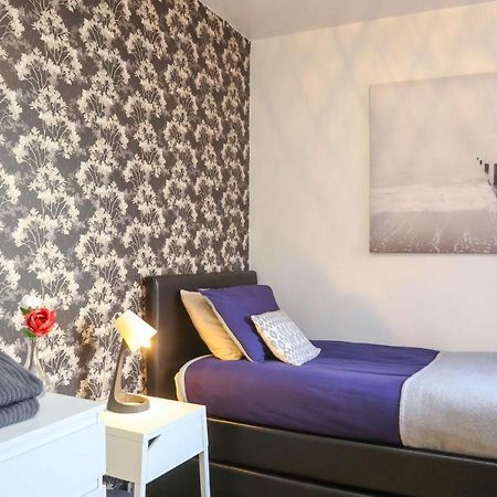 Perfect Central City Location - Parking - 3 Beds - 2 Bedrooms Belfast Eksteriør billede