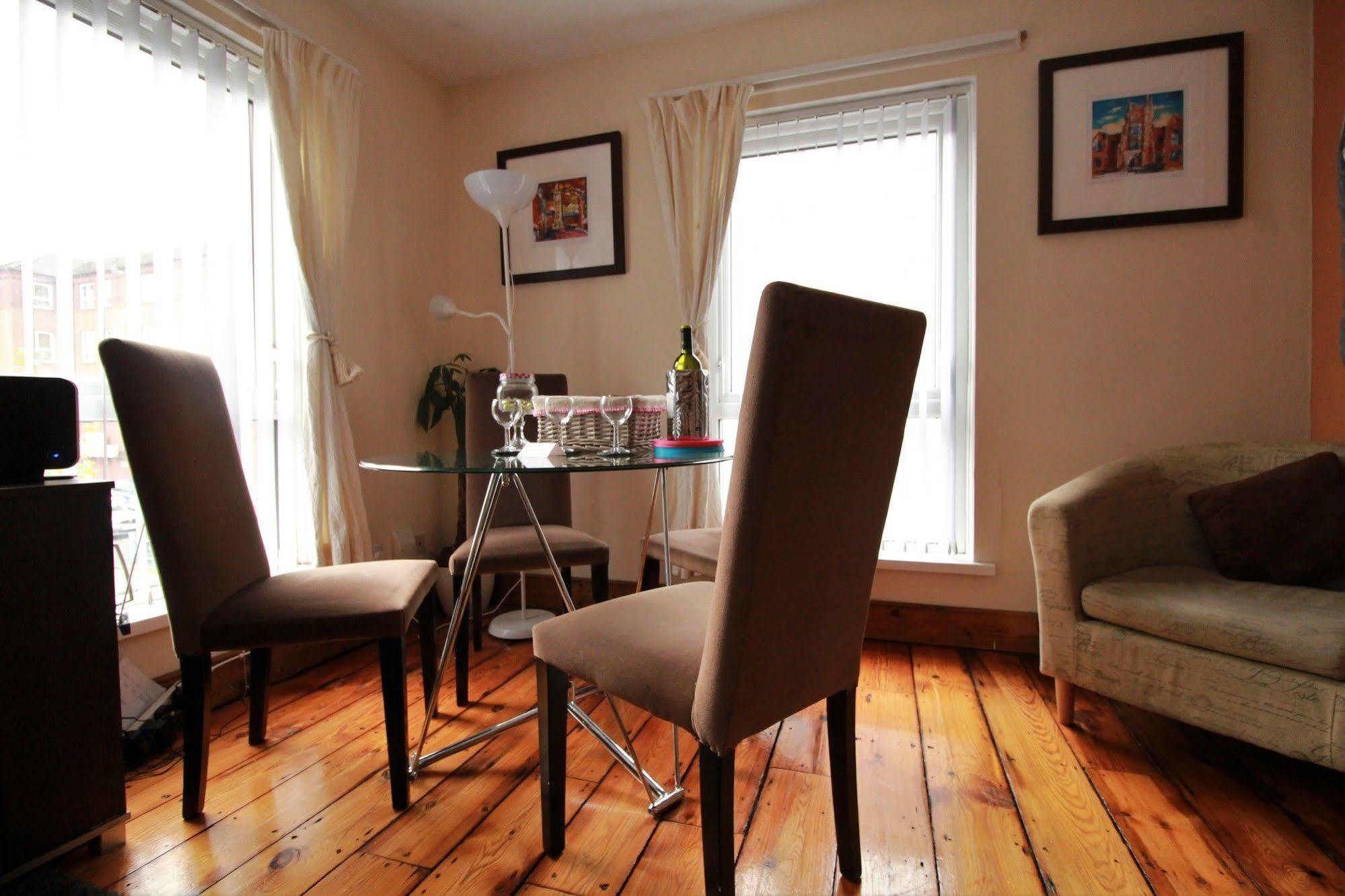 Perfect Central City Location - Parking - 3 Beds - 2 Bedrooms Belfast Eksteriør billede
