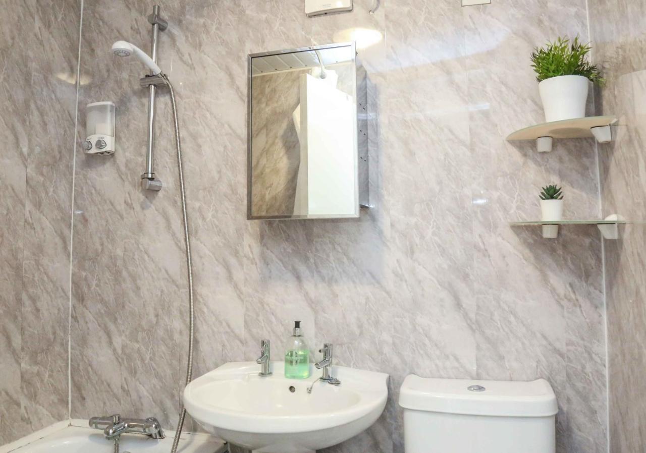 Perfect Central City Location - Parking - 3 Beds - 2 Bedrooms Belfast Eksteriør billede