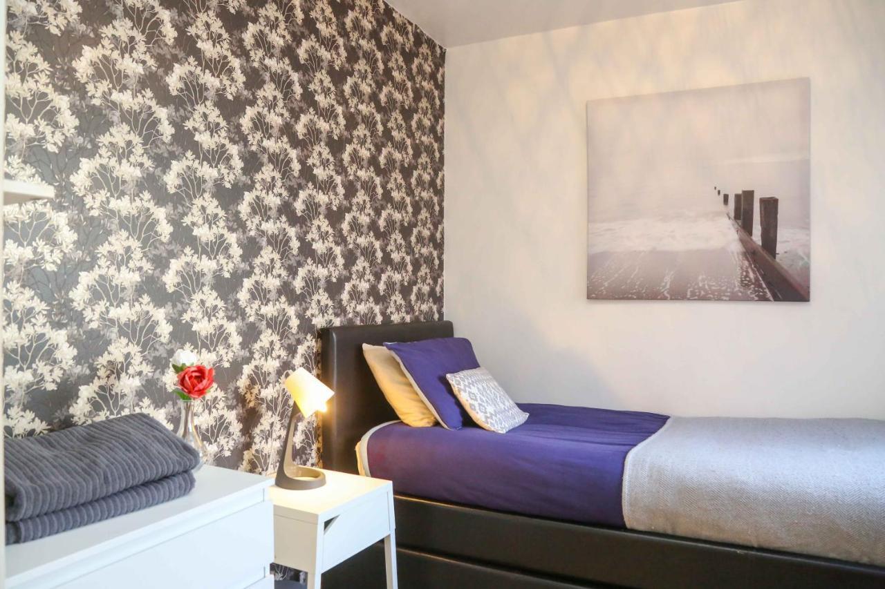 Perfect Central City Location - Parking - 3 Beds - 2 Bedrooms Belfast Eksteriør billede