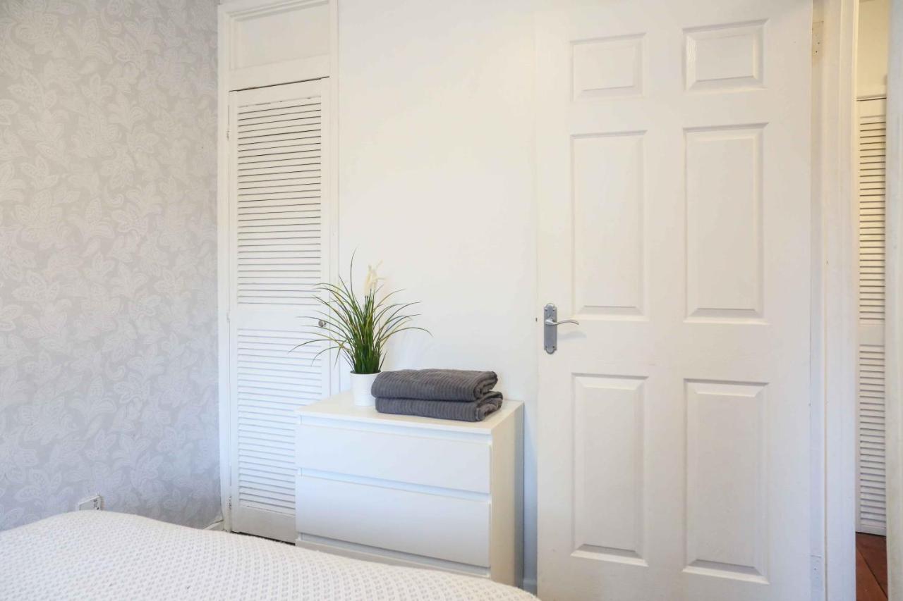 Perfect Central City Location - Parking - 3 Beds - 2 Bedrooms Belfast Eksteriør billede