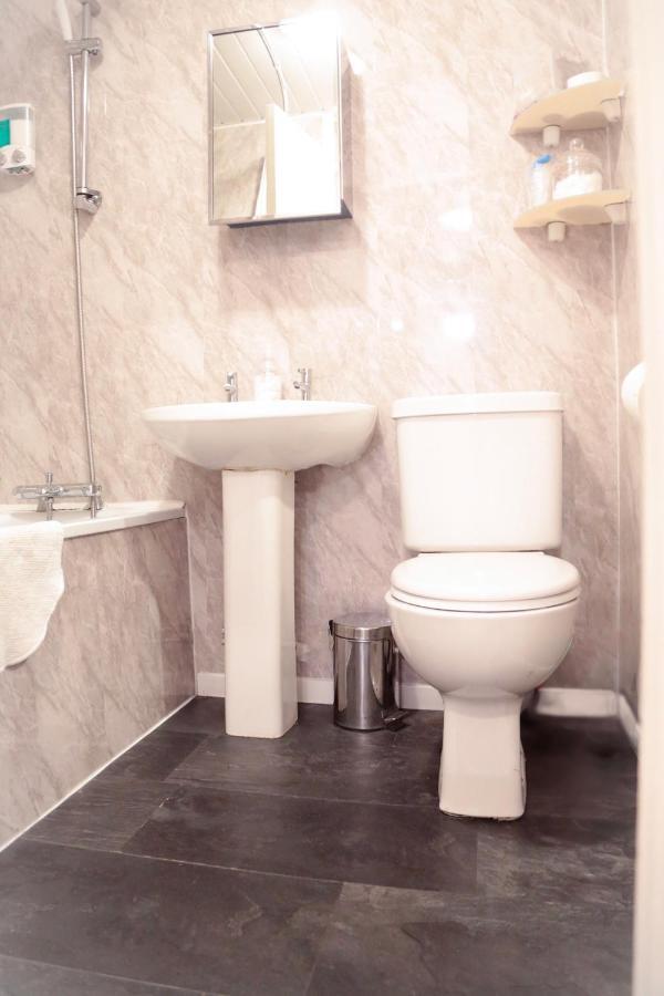 Perfect Central City Location - Parking - 3 Beds - 2 Bedrooms Belfast Eksteriør billede